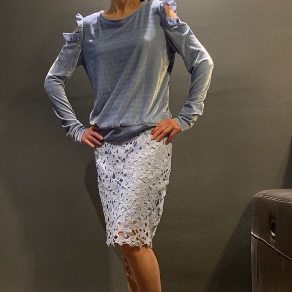 Design Lab Velvet Long Sleeve cold shoulder - Picture 4 of 4